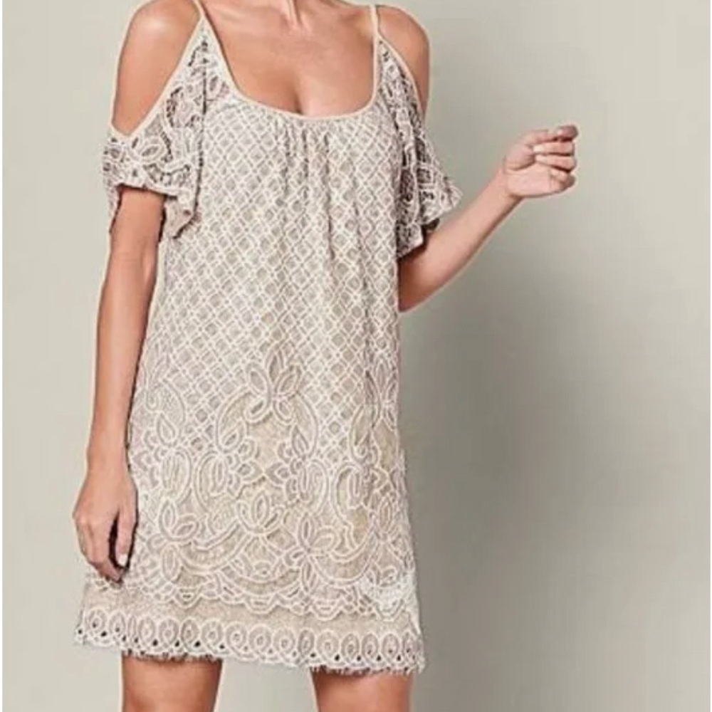 Venus open shoulder dress size medium